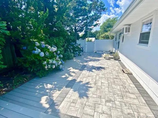 16 Osceola Lane, Southampton, NY 11968