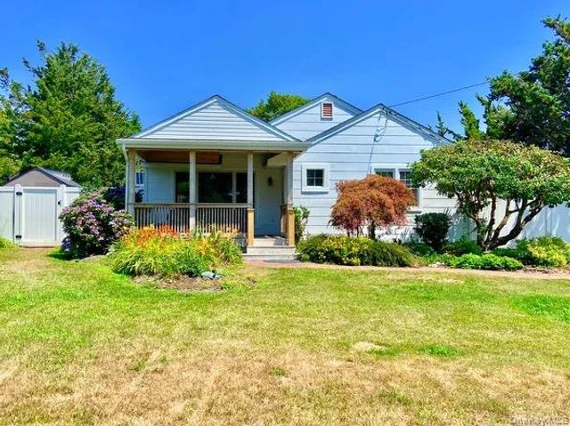 16 Osceola Lane, Southampton, NY 11968