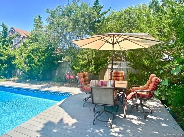 16 Osceola Lane, Southampton, NY 11968