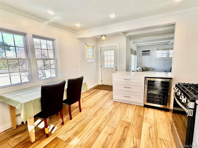 16 Osceola Lane, Southampton, NY 11968