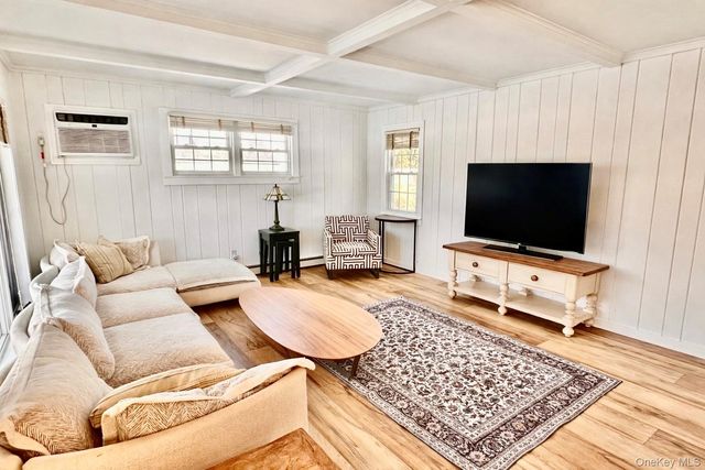 16 Osceola Lane, Southampton, NY 11968