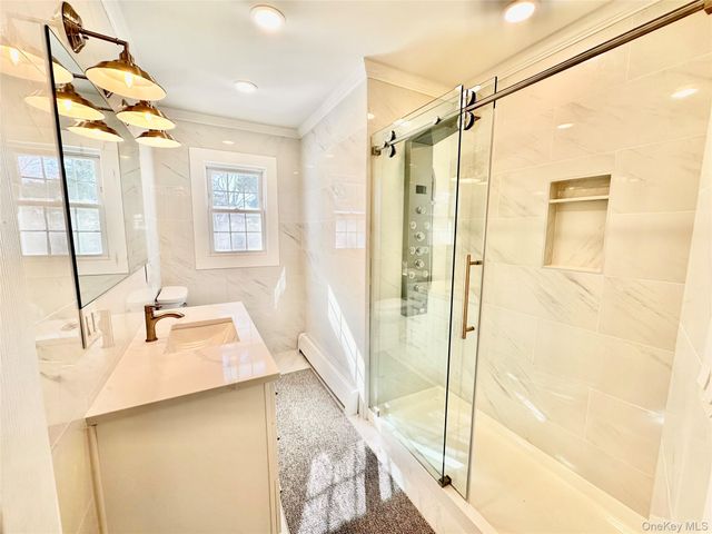 16 Osceola Lane, Southampton, NY 11968