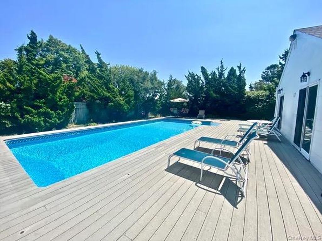 16 Osceola Lane, Southampton, NY 11968