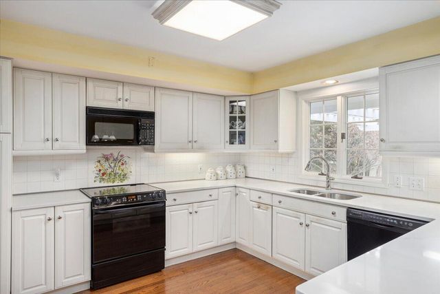 1440 Edgewood Avenue SE, Grand Rapids, MI 49506