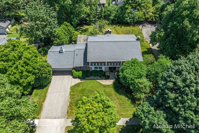 1440 Edgewood Avenue SE, Grand Rapids, MI 49506