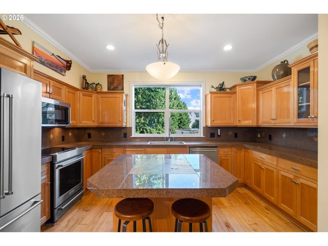1728 Se HALYARD Ln, Vancouver, WA 98661