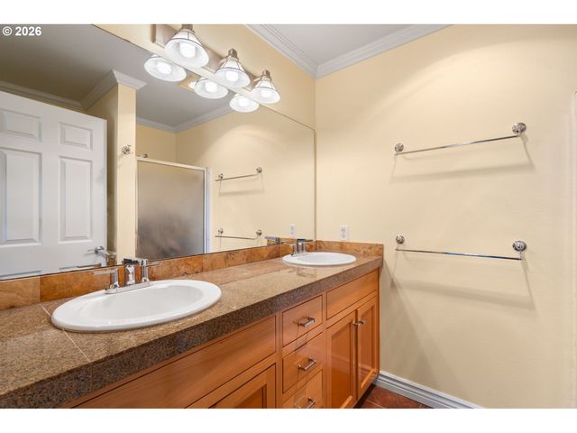 1728 Se HALYARD Ln, Vancouver, WA 98661