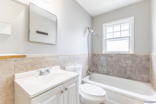 3739 N 44th Avenue, Omaha, NE 68111