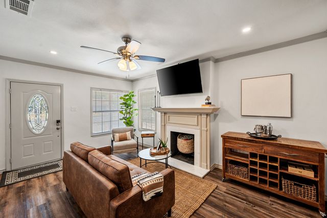 3458 Suffolk Drive, Fort Worth, TX 76109