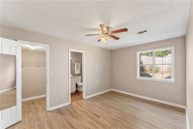 1047 Kennesborough Road NW, Kennesaw, GA 30144