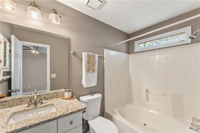 1047 Kennesborough Road NW, Kennesaw, GA 30144