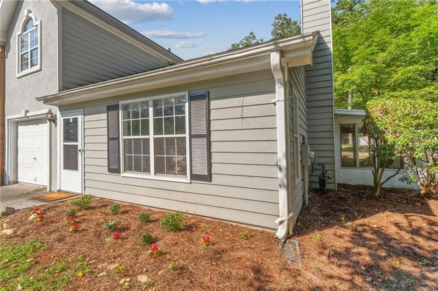 1047 Kennesborough Road NW, Kennesaw, GA 30144