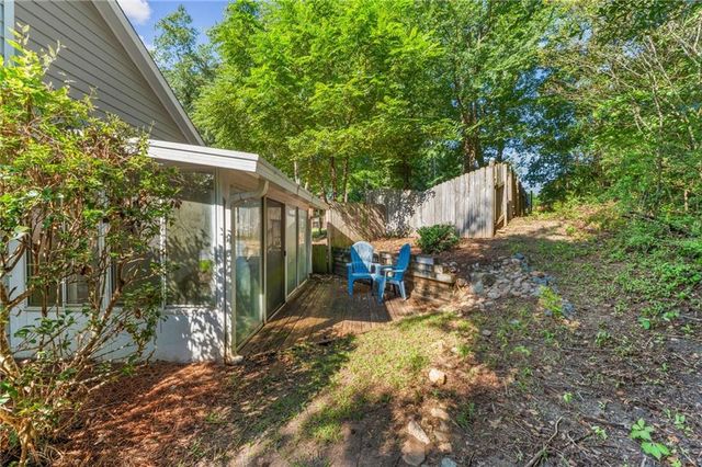 1047 Kennesborough Road NW, Kennesaw, GA 30144