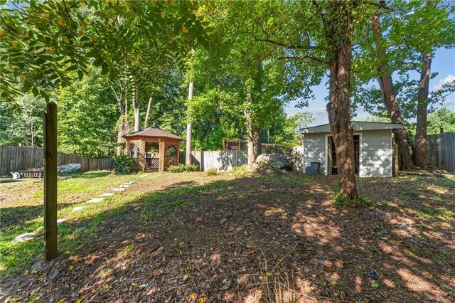 1047 Kennesborough Road NW, Kennesaw, GA 30144
