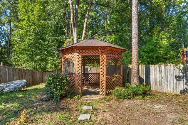 1047 Kennesborough Road NW, Kennesaw, GA 30144