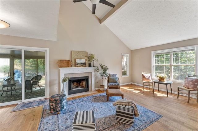 1047 Kennesborough Road NW, Kennesaw, GA 30144