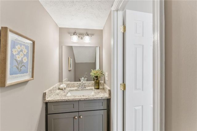 1047 Kennesborough Road NW, Kennesaw, GA 30144