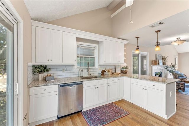 1047 Kennesborough Road NW, Kennesaw, GA 30144