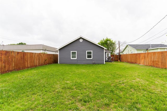 119 S Carroll Street, La Porte, TX 77571