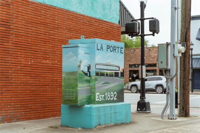 119 S Carroll Street, La Porte, TX 77571