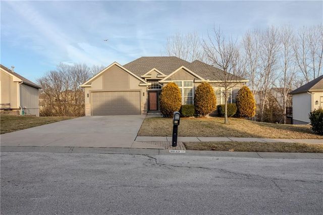 8643 N Myrtle Avenue, Kansas City, MO 64156