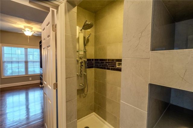 8643 N Myrtle Avenue, Kansas City, MO 64156