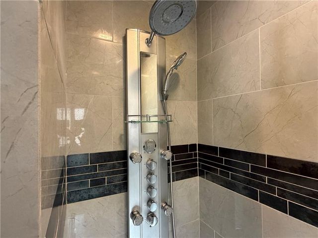 8643 N Myrtle Avenue, Kansas City, MO 64156