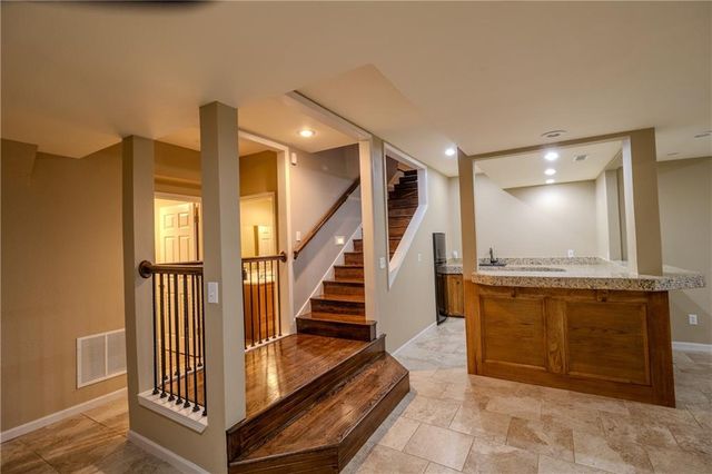 8643 N Myrtle Avenue, Kansas City, MO 64156