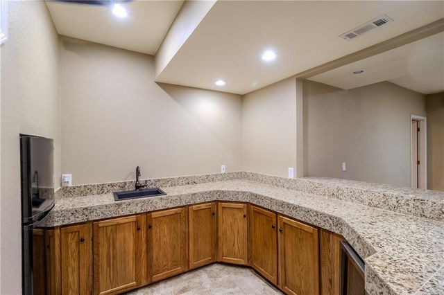 8643 N Myrtle Avenue, Kansas City, MO 64156