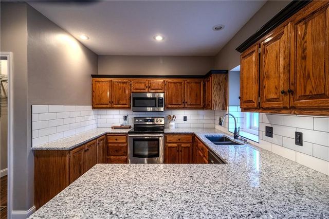 8643 N Myrtle Avenue, Kansas City, MO 64156