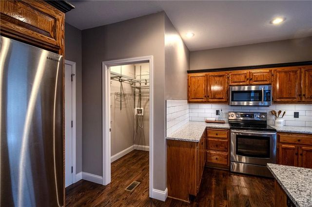 8643 N Myrtle Avenue, Kansas City, MO 64156