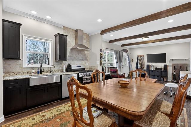 6672 Skyview Drive SE, Acworth, GA 30101