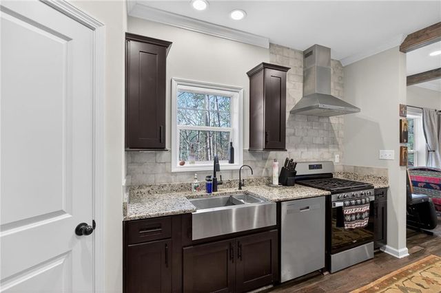 6672 Skyview Drive SE, Acworth, GA 30101