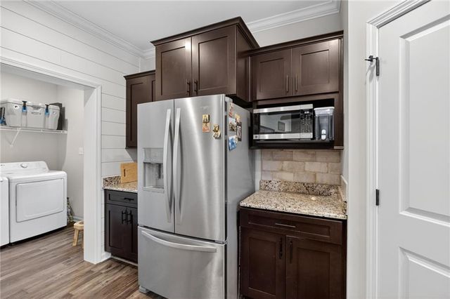 6672 Skyview Drive SE, Acworth, GA 30101