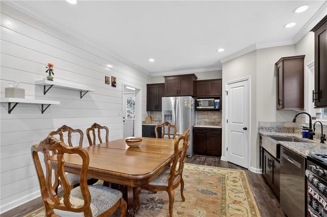 6672 Skyview Drive SE, Acworth, GA 30101