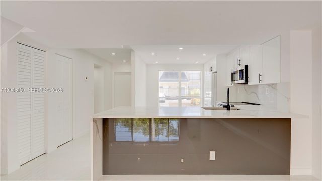 933 NE 24th Avenue 169, Hallandale Beach, FL 33009