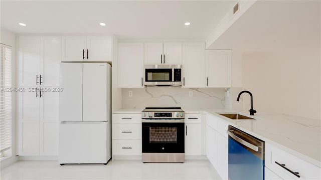 933 NE 24th Avenue 169, Hallandale Beach, FL 33009