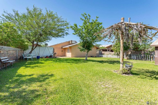 614 W Cactus St, Somerton, AZ 85350