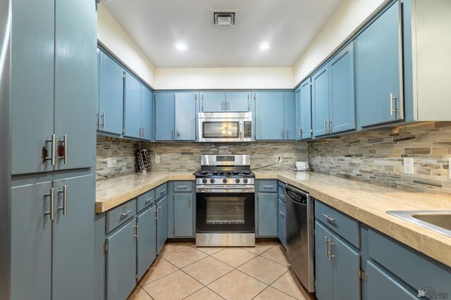 614 W Cactus St, Somerton, AZ 85350