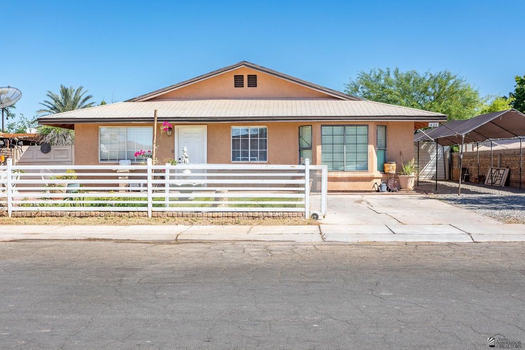 614 W Cactus St, Somerton, AZ 85350