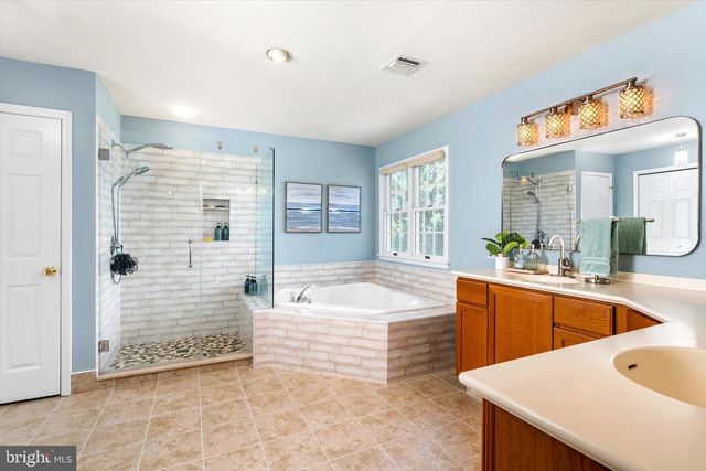 13 COBBLESTONE CT, Columbus, NJ 08022