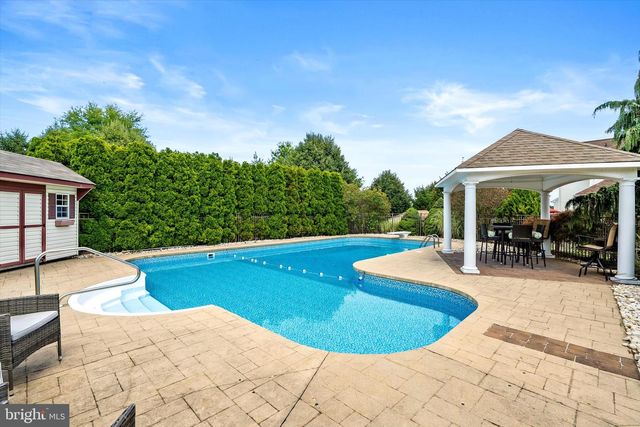 13 COBBLESTONE CT, Columbus, NJ 08022