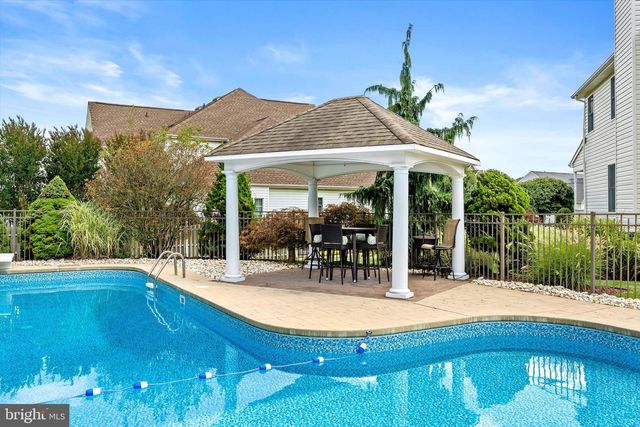 13 COBBLESTONE CT, Columbus, NJ 08022