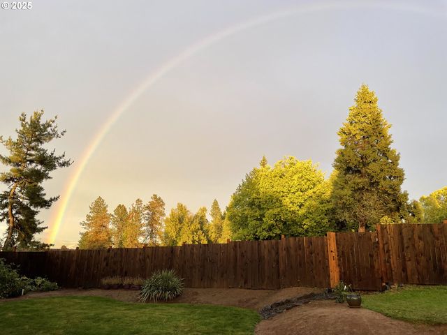 2295 HARVARD Dr, Eugene, OR 97405