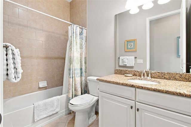 311 SAPPHIRE LAKE DRIVE 202, Bradenton, FL 34209