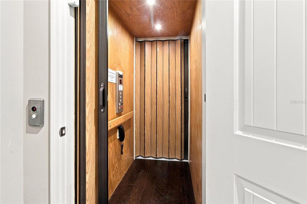 Image 14 of property listing at 311 SAPPHIRE LAKE DRIVE 202, Bradenton, FL 34209
