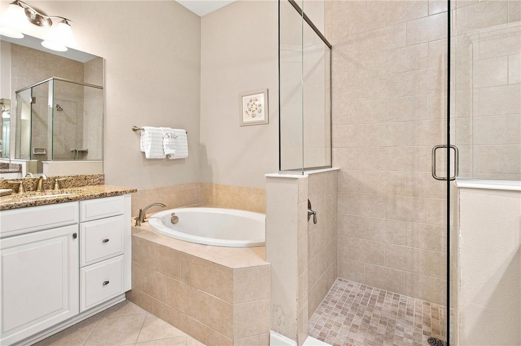 Image 48 of property listing at 311 SAPPHIRE LAKE DRIVE 202, Bradenton, FL 34209