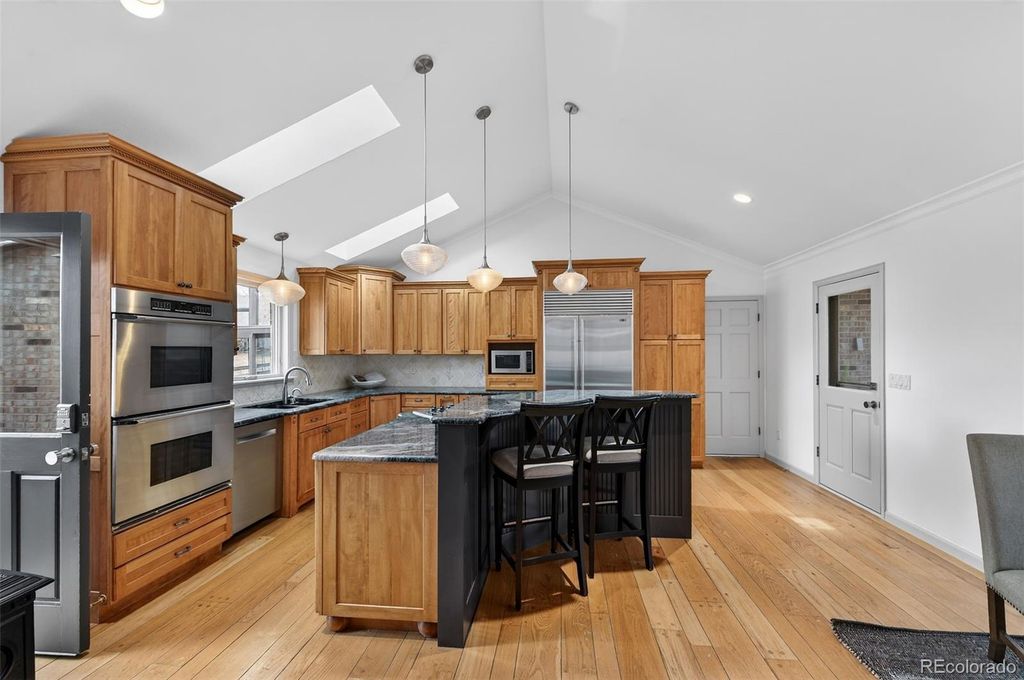 Image 11 of property listing at 1 Snowy Owl Lane, Littleton, CO 80127