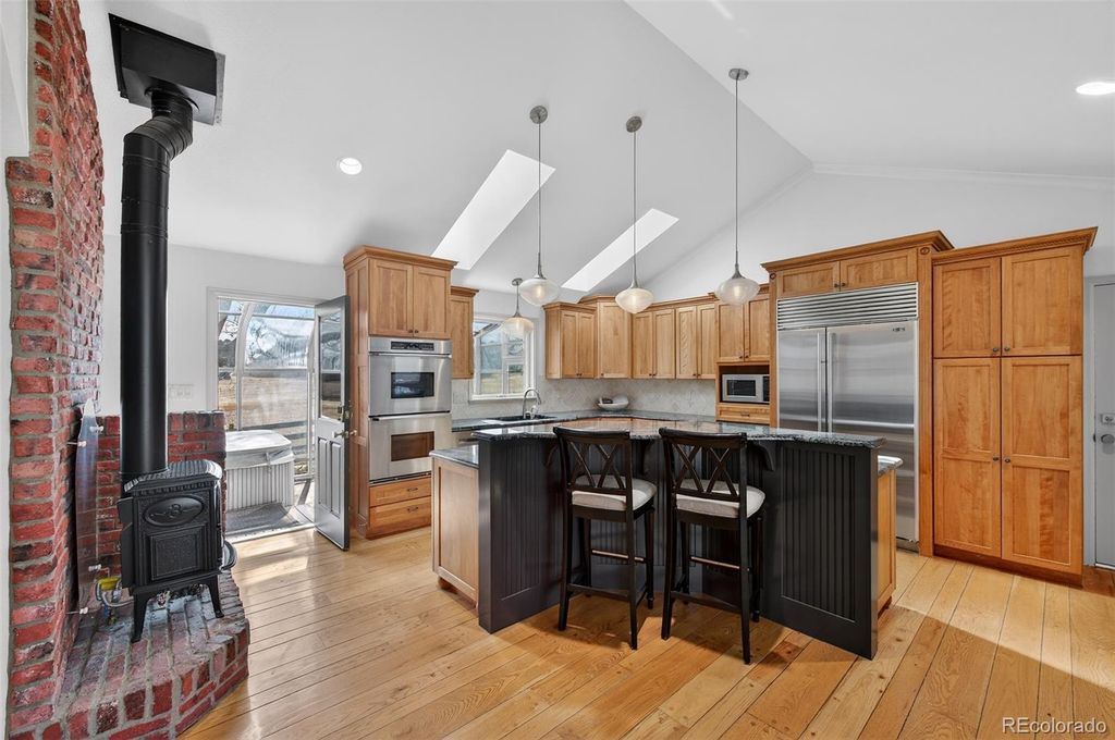Image 12 of property listing at 1 Snowy Owl Lane, Littleton, CO 80127