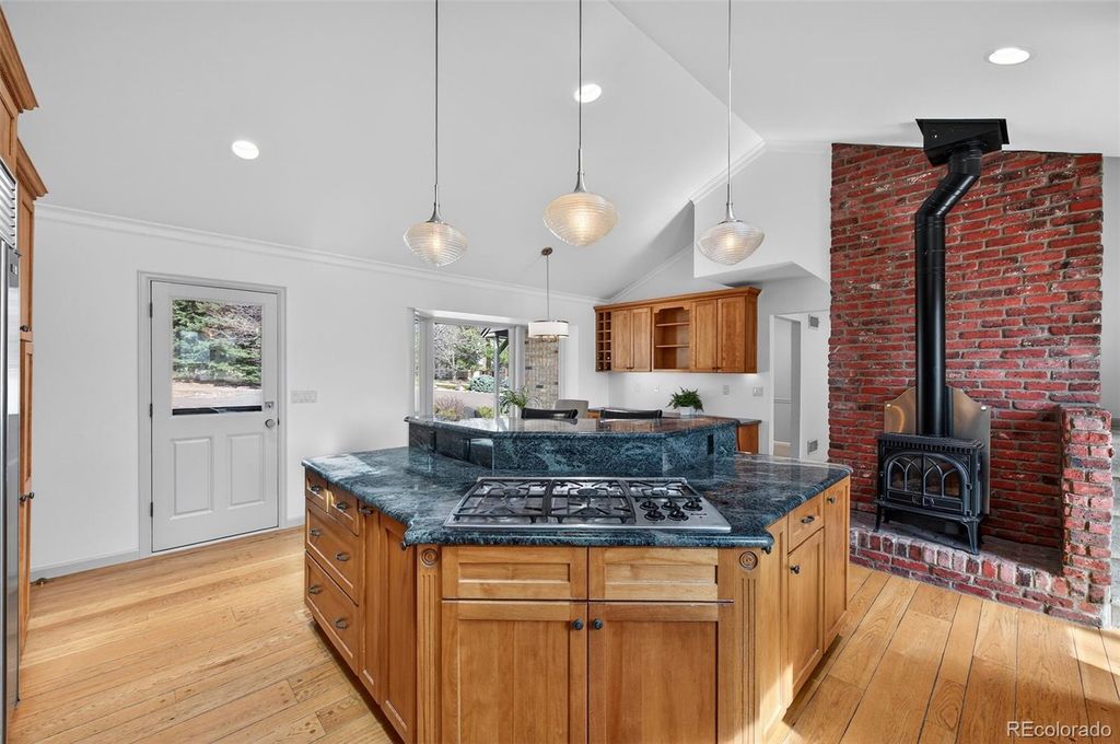 Image 14 of property listing at 1 Snowy Owl Lane, Littleton, CO 80127